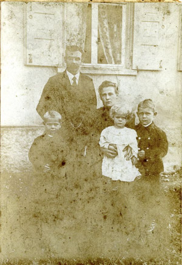 002before8E8B2169-2EA2-65BE-BC29-F335BA35AE3C.jpg